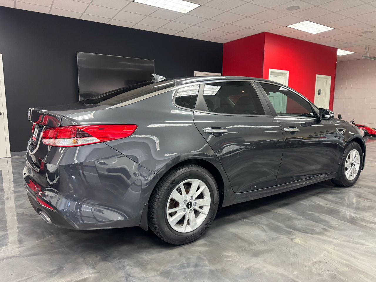 2017 Kia Optima LX photo 5