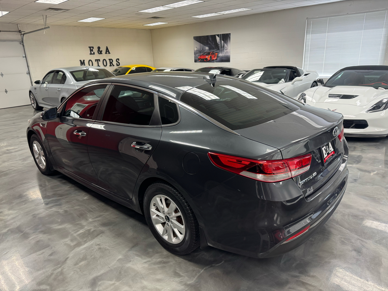 2017 Kia Optima LX photo 9
