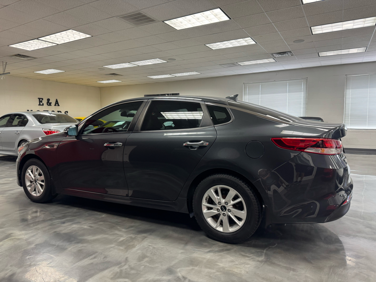 2017 Kia Optima LX photo 11