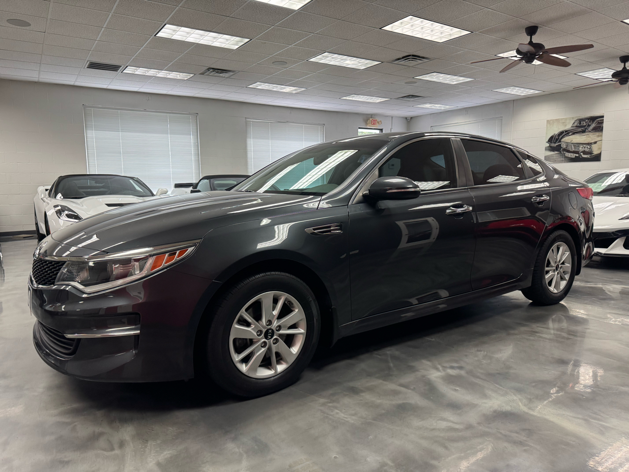 2017 Kia Optima LX photo 12
