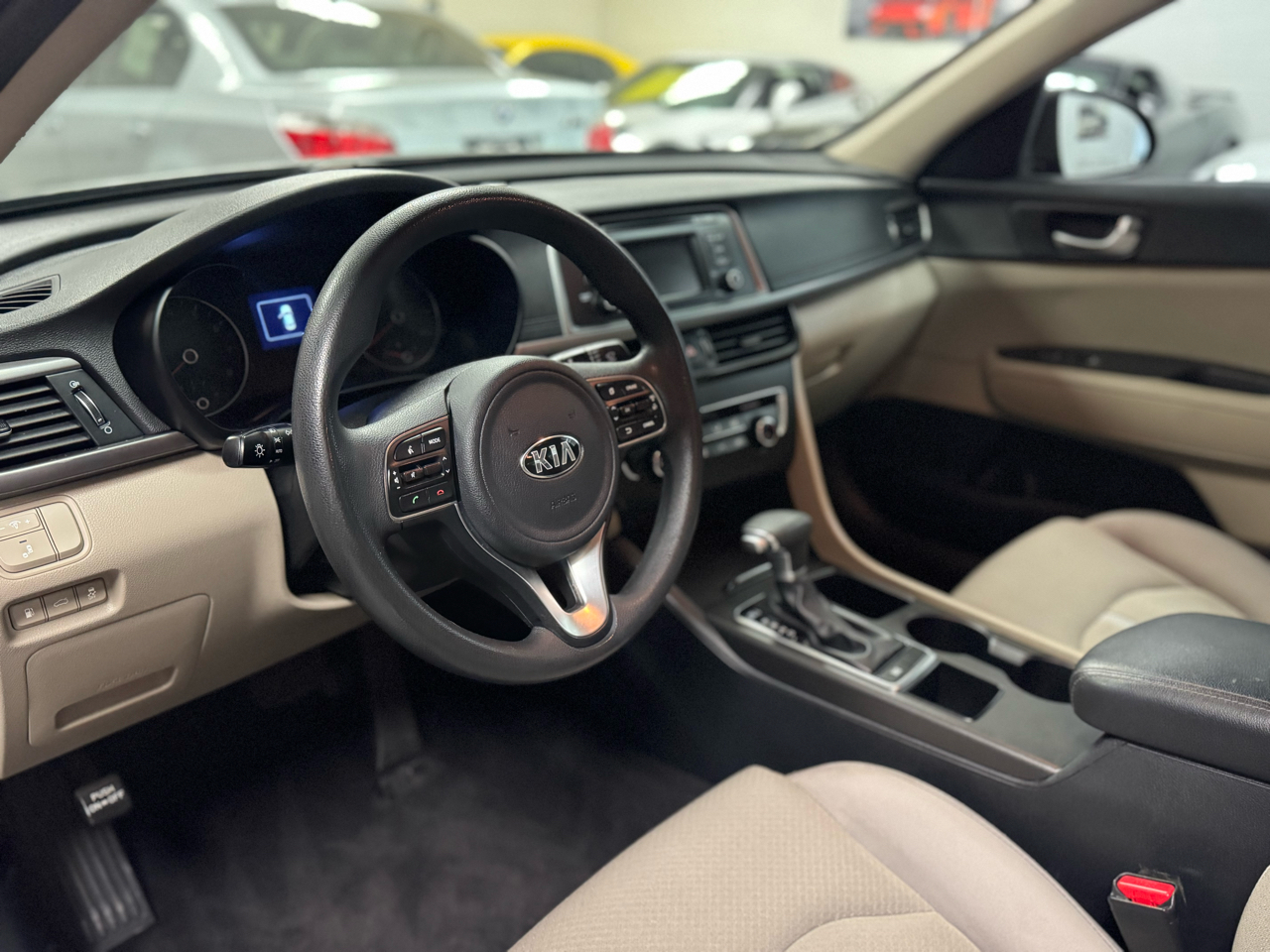 2017 Kia Optima LX photo 16