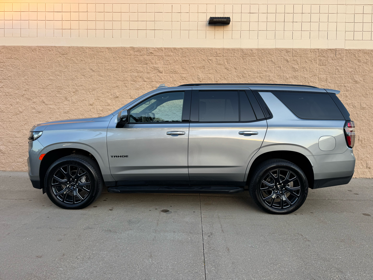 2024 Chevrolet Tahoe RST photo 2