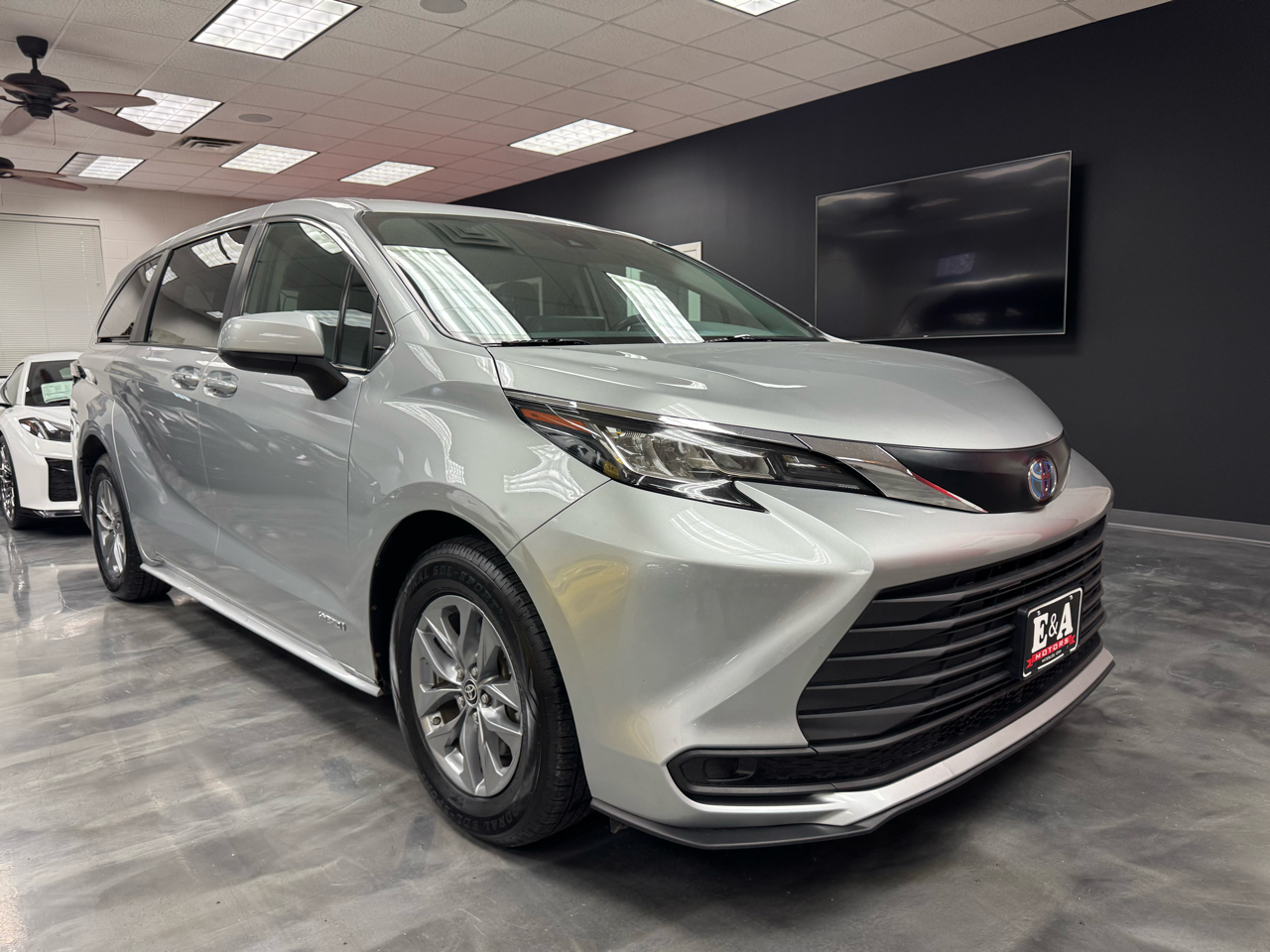 Toyota Sienna LE AWD 2021