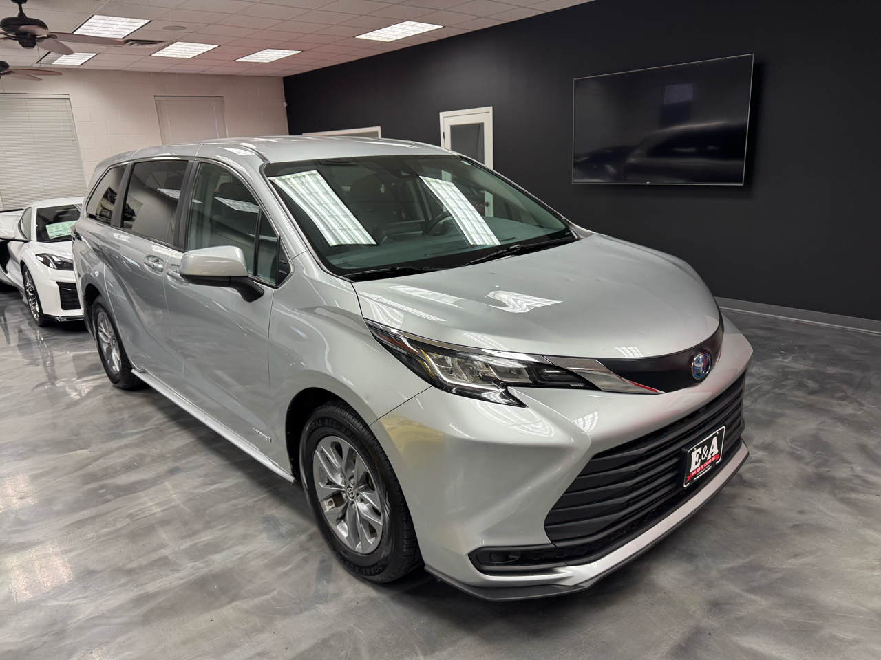 Toyota Sienna LE AWD 2021