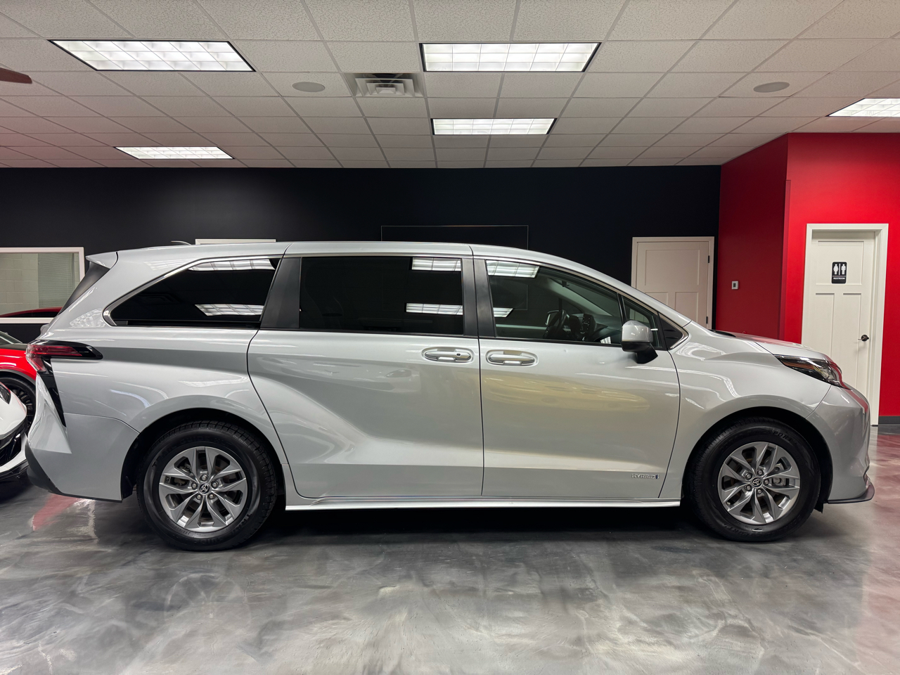 Toyota Sienna LE AWD 2021