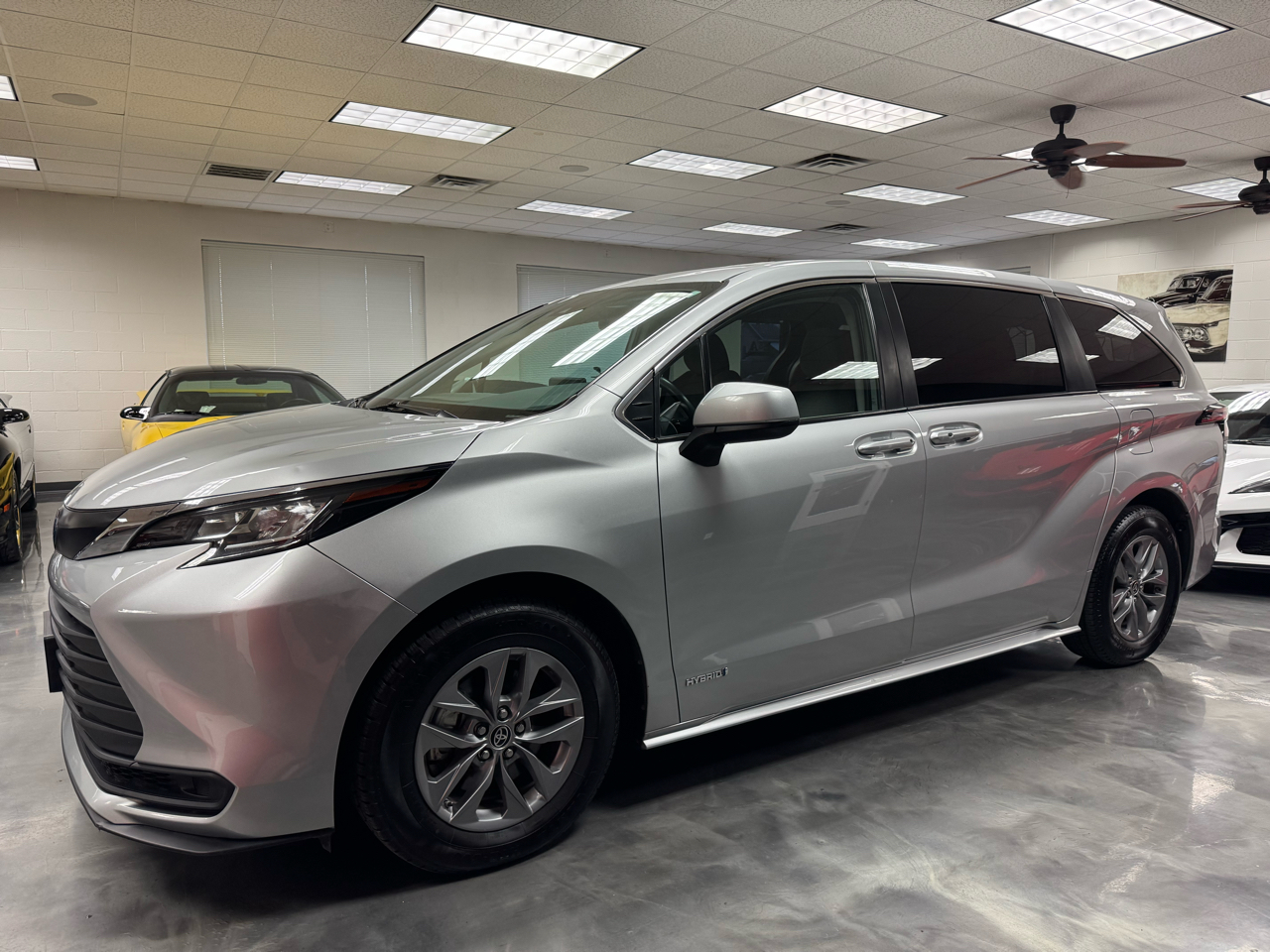 Toyota Sienna LE AWD 2021