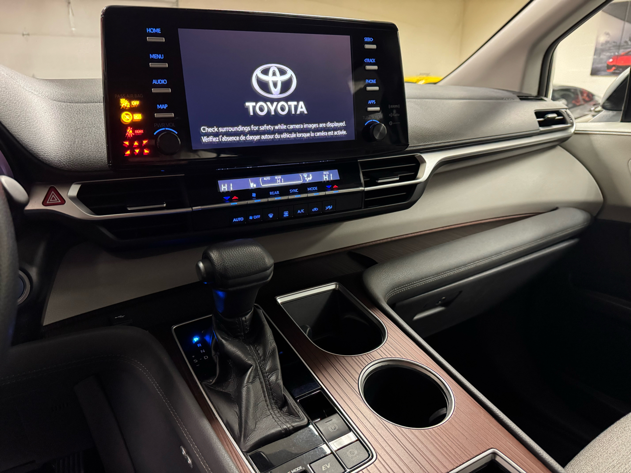 Toyota Sienna LE AWD 2021