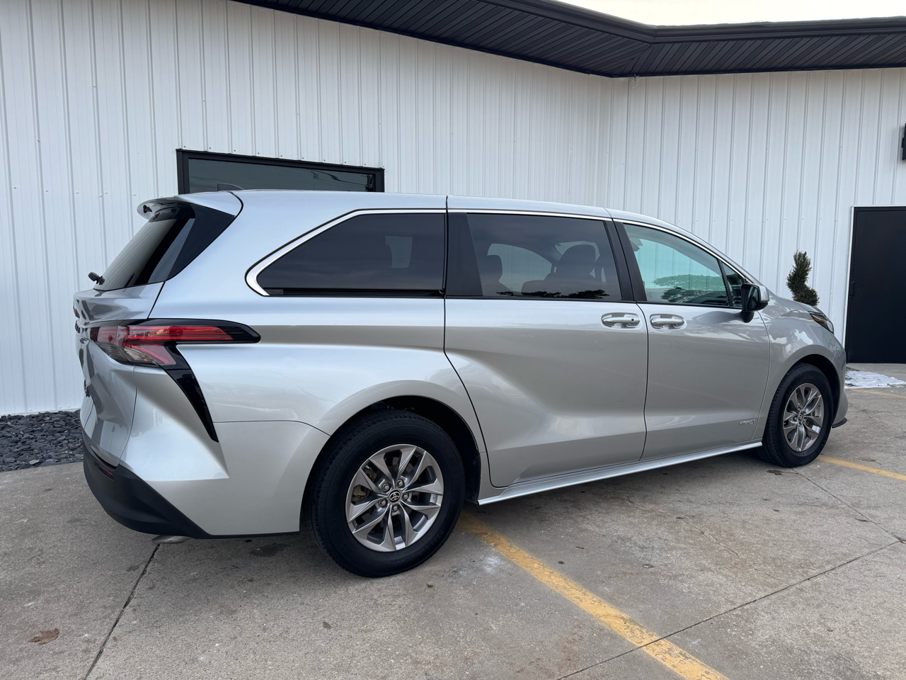 Toyota Sienna LE AWD 2021