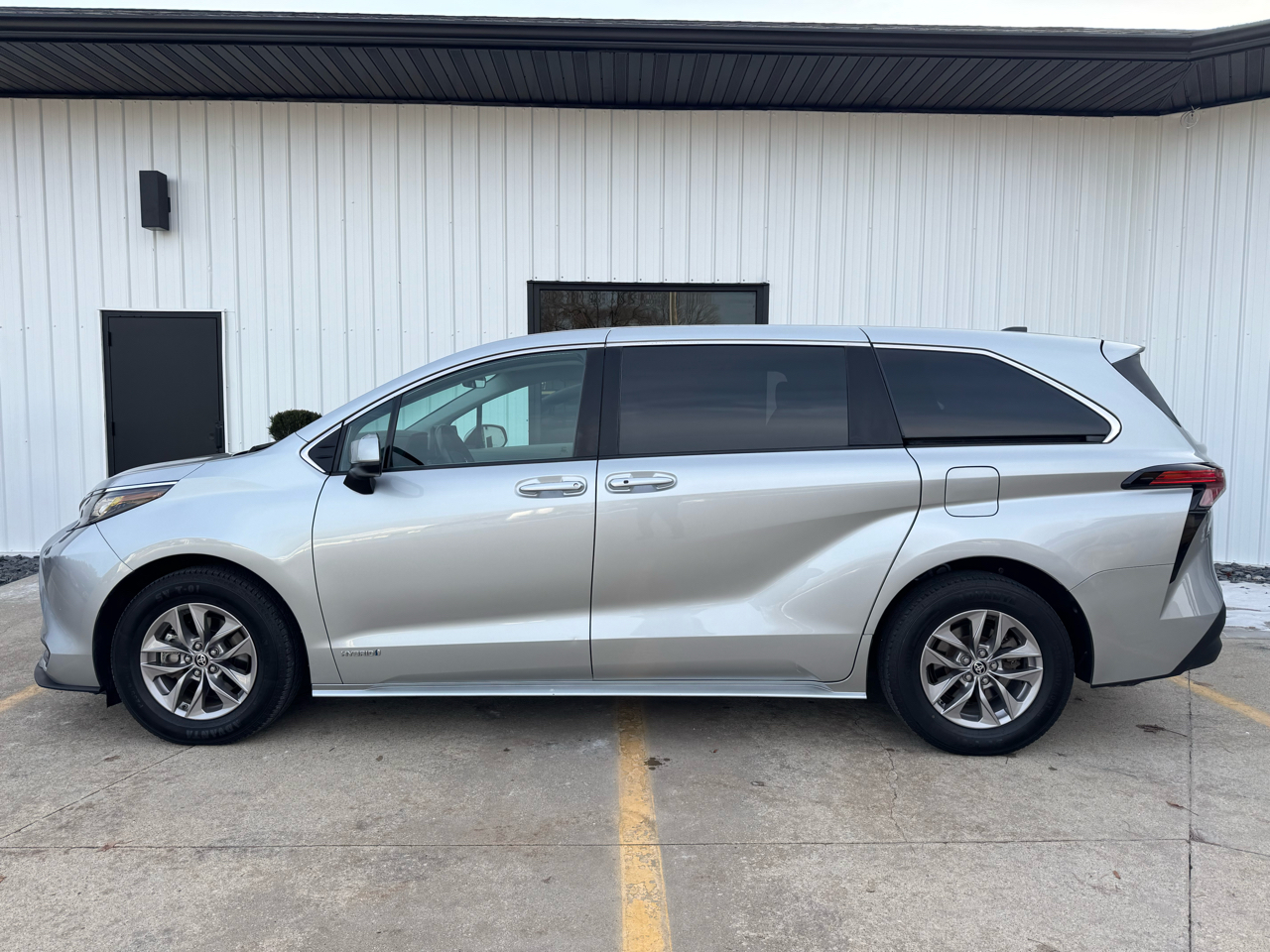 Toyota Sienna LE AWD 2021