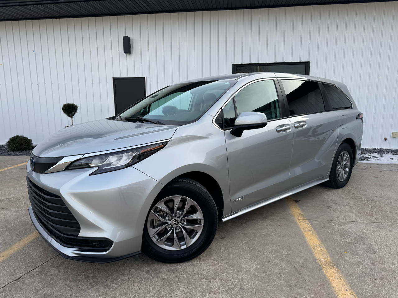 Toyota Sienna LE AWD 2021