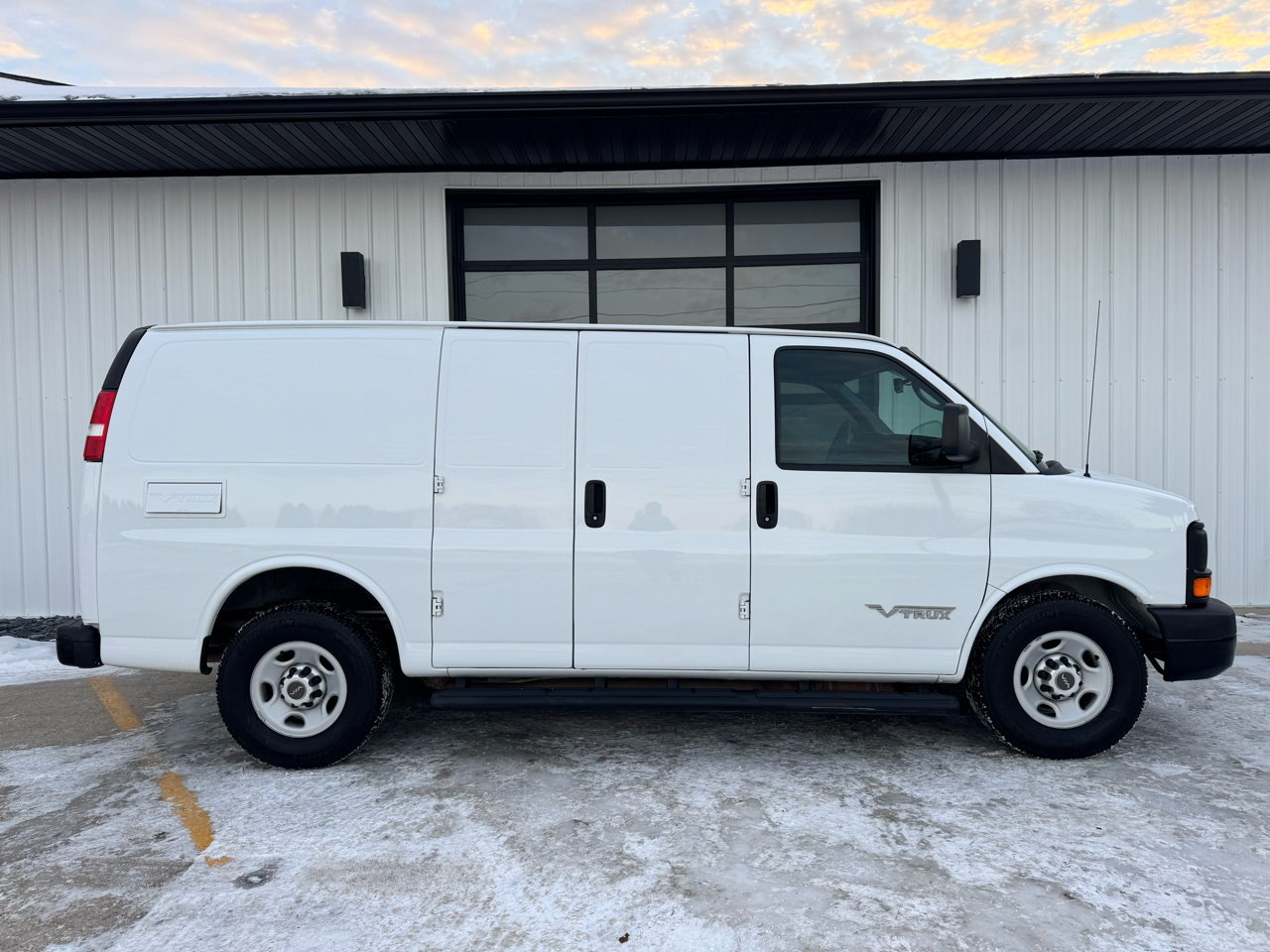 Chevrolet Express Cargo Van RWD 2500 135" 2015