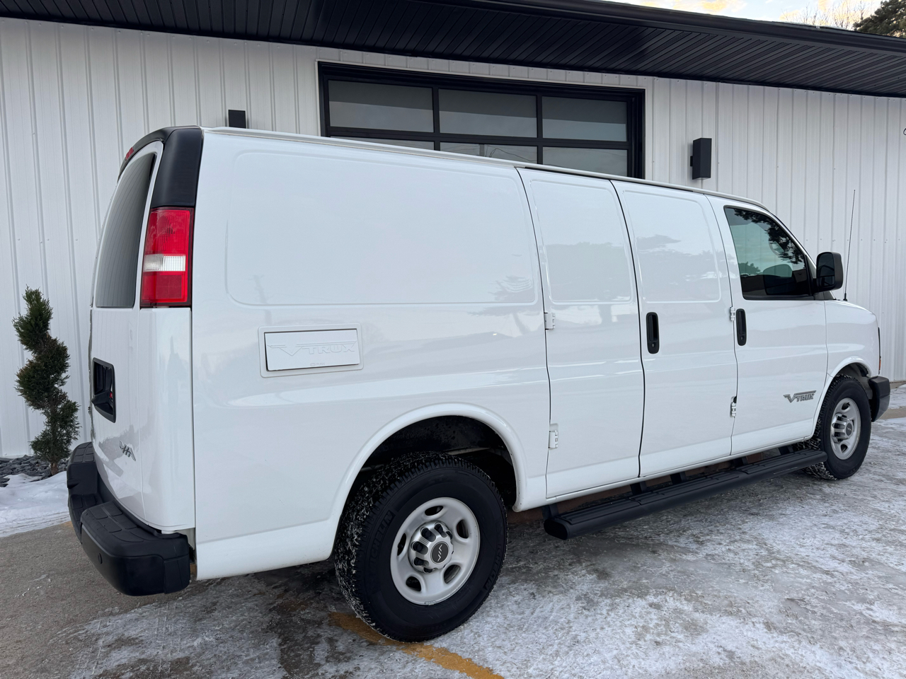 Chevrolet Express Cargo Van RWD 2500 135" 2015