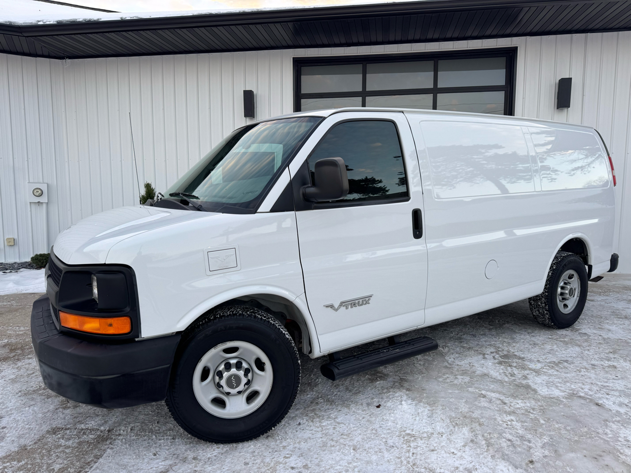 Chevrolet Express Cargo Van RWD 2500 135" 2015