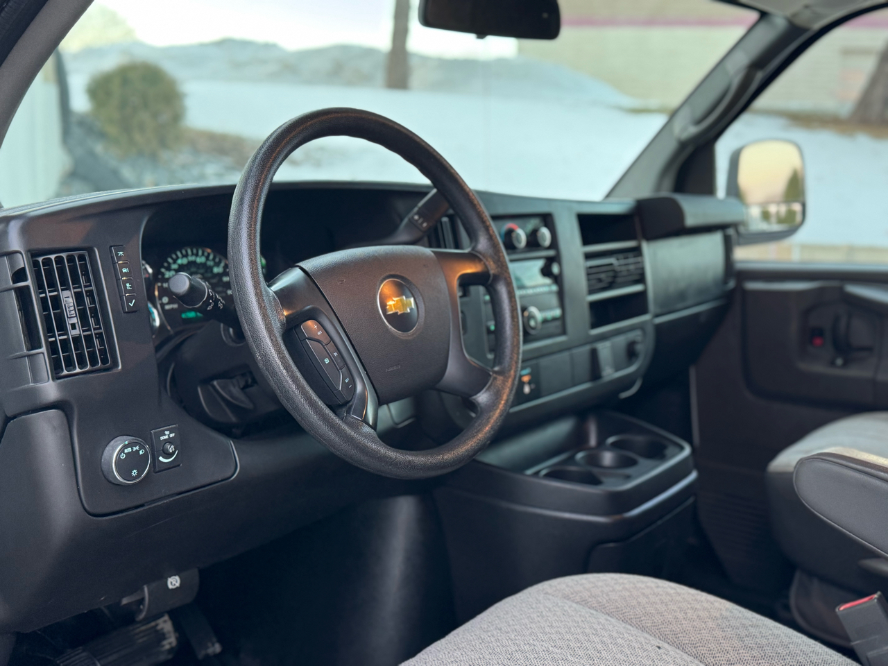 Chevrolet Express Cargo Van RWD 2500 135" 2015