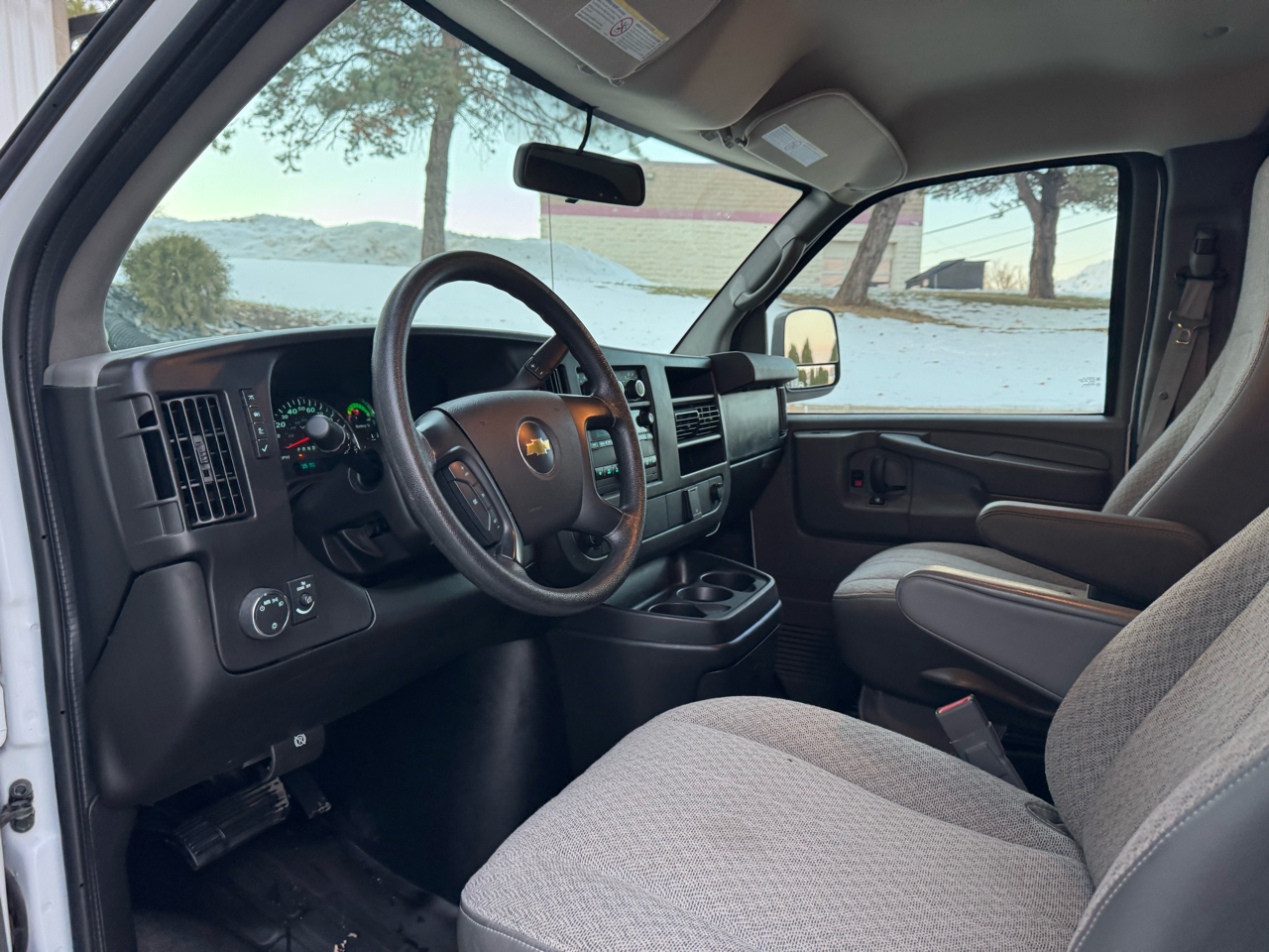 Chevrolet Express Cargo Van RWD 2500 135" 2015