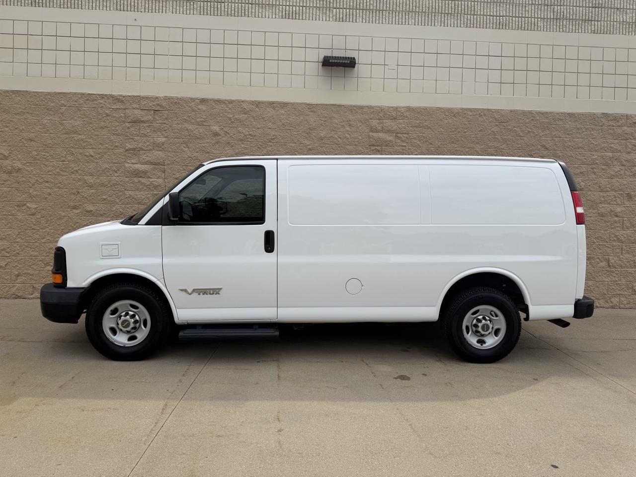 Chevrolet Express Cargo Van RWD 2500 135" 2015