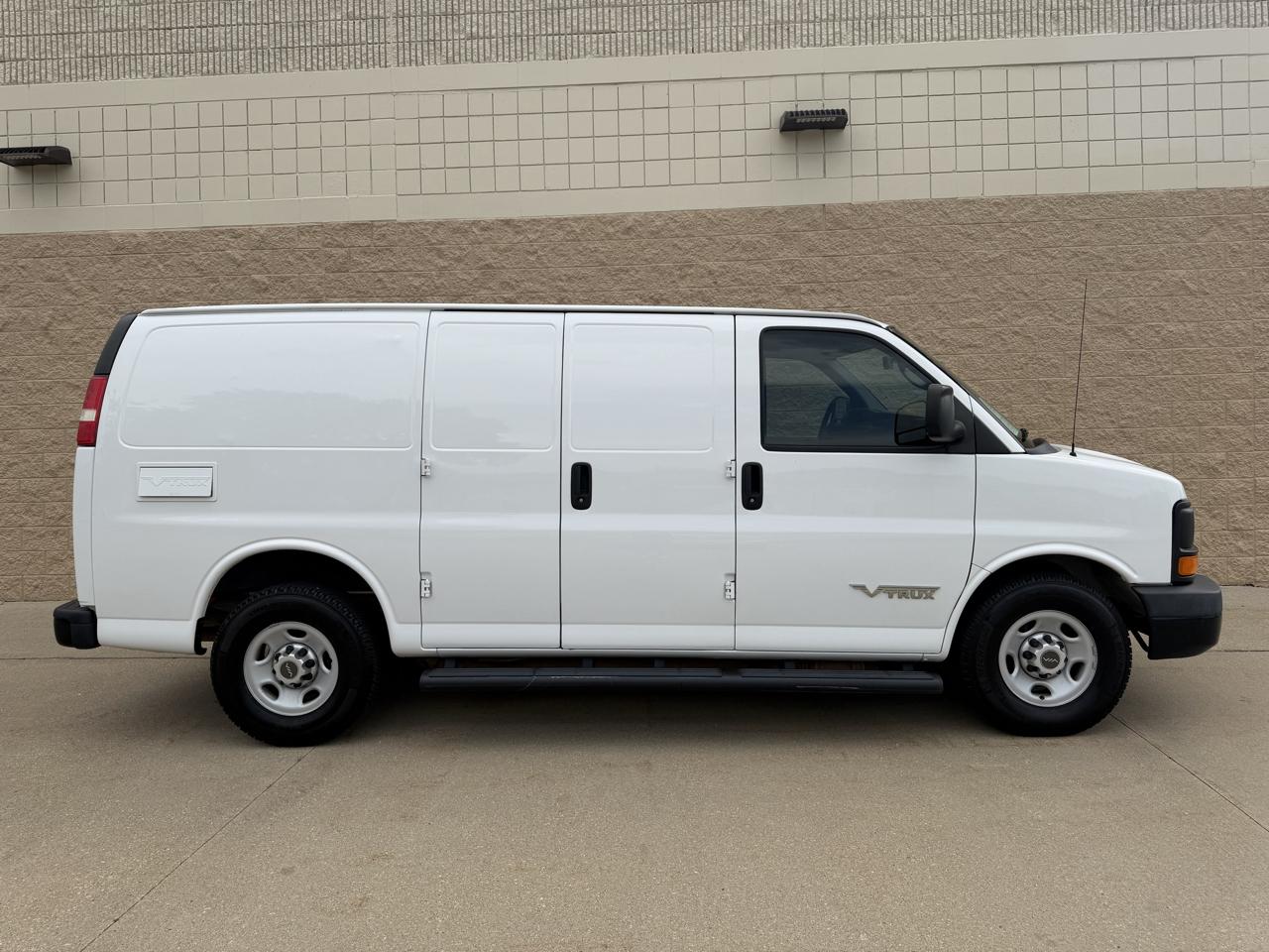 Chevrolet Express Cargo Van RWD 2500 135" 2015