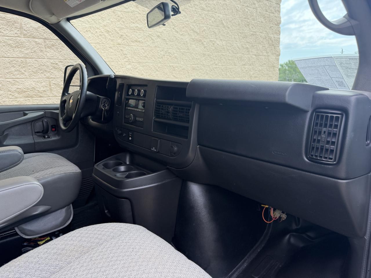 Chevrolet Express Cargo Van RWD 2500 135" 2015