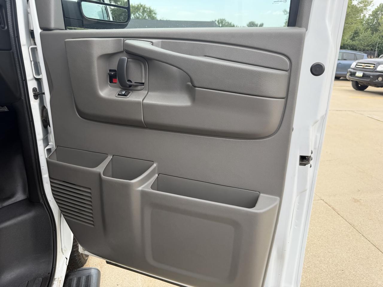Chevrolet Express Cargo Van RWD 2500 135" 2015