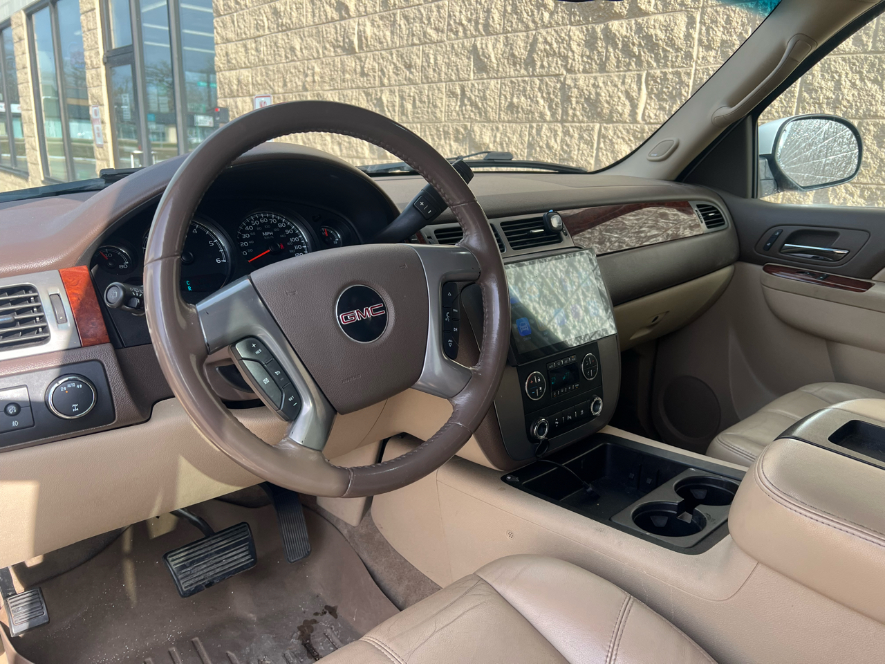 GMC Yukon XL 4WD 4dr 1500 SLT 2010