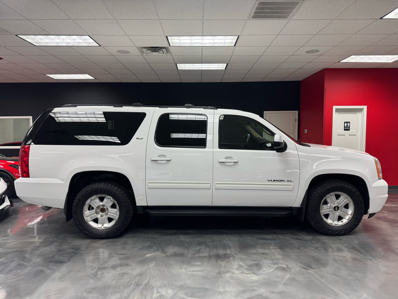GMC Yukon XL SLT 4WD 2010