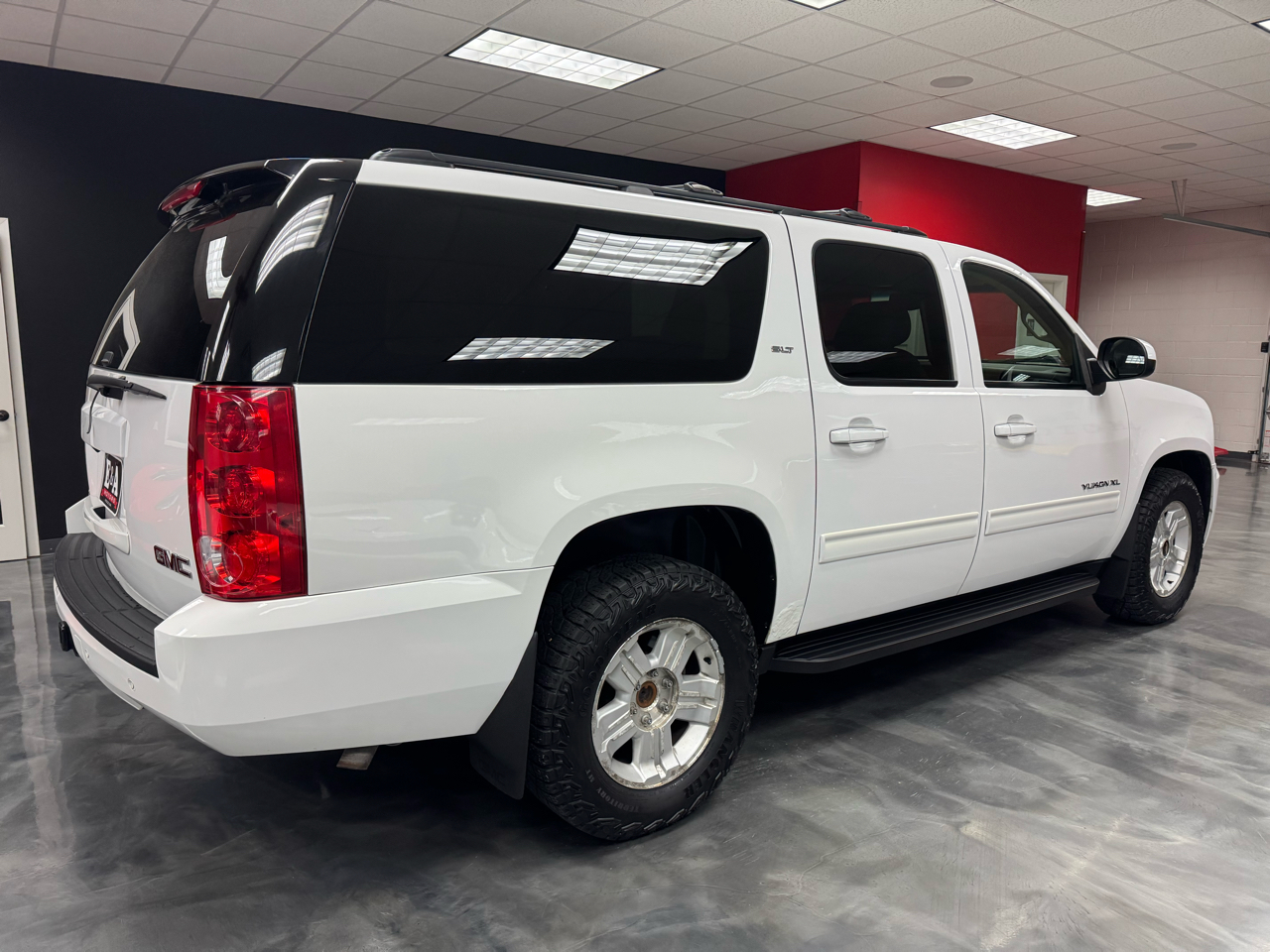 GMC Yukon XL SLT 4WD 2010