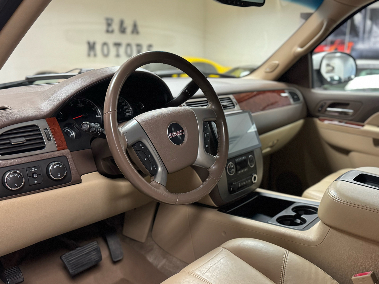 GMC Yukon XL SLT 4WD 2010