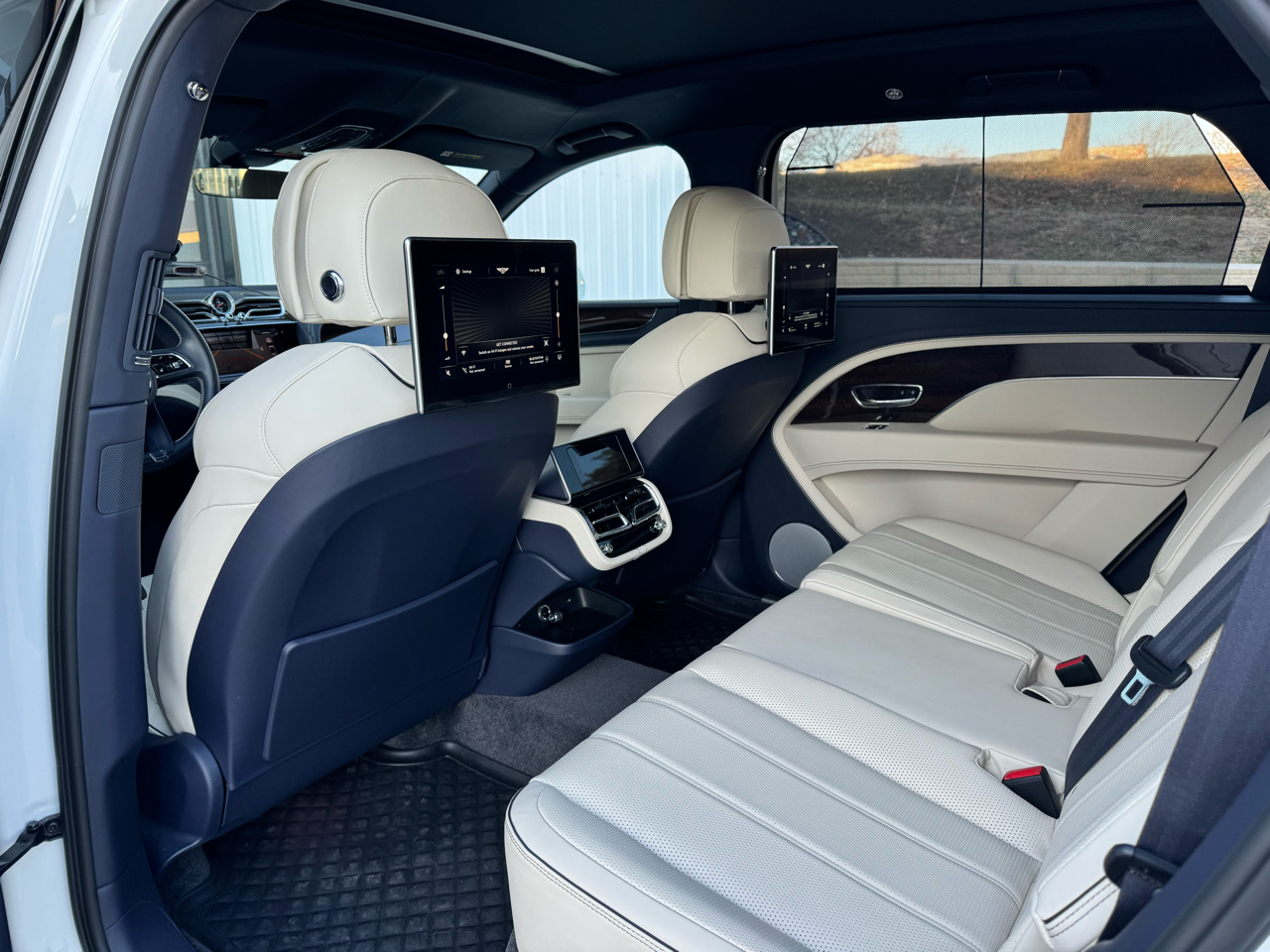 Bentley Bentayga EWB  2023