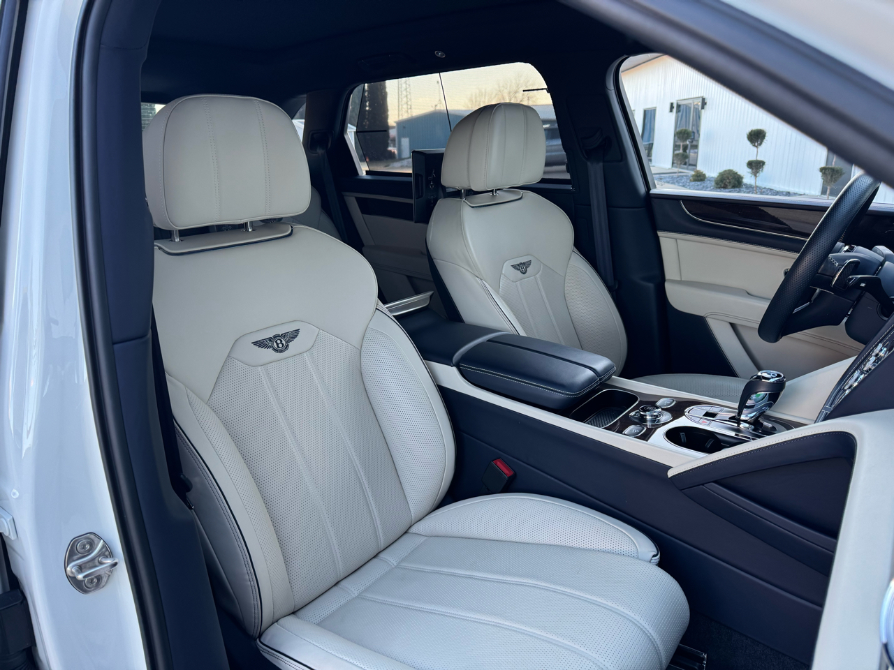 Bentley Bentayga EWB  2023