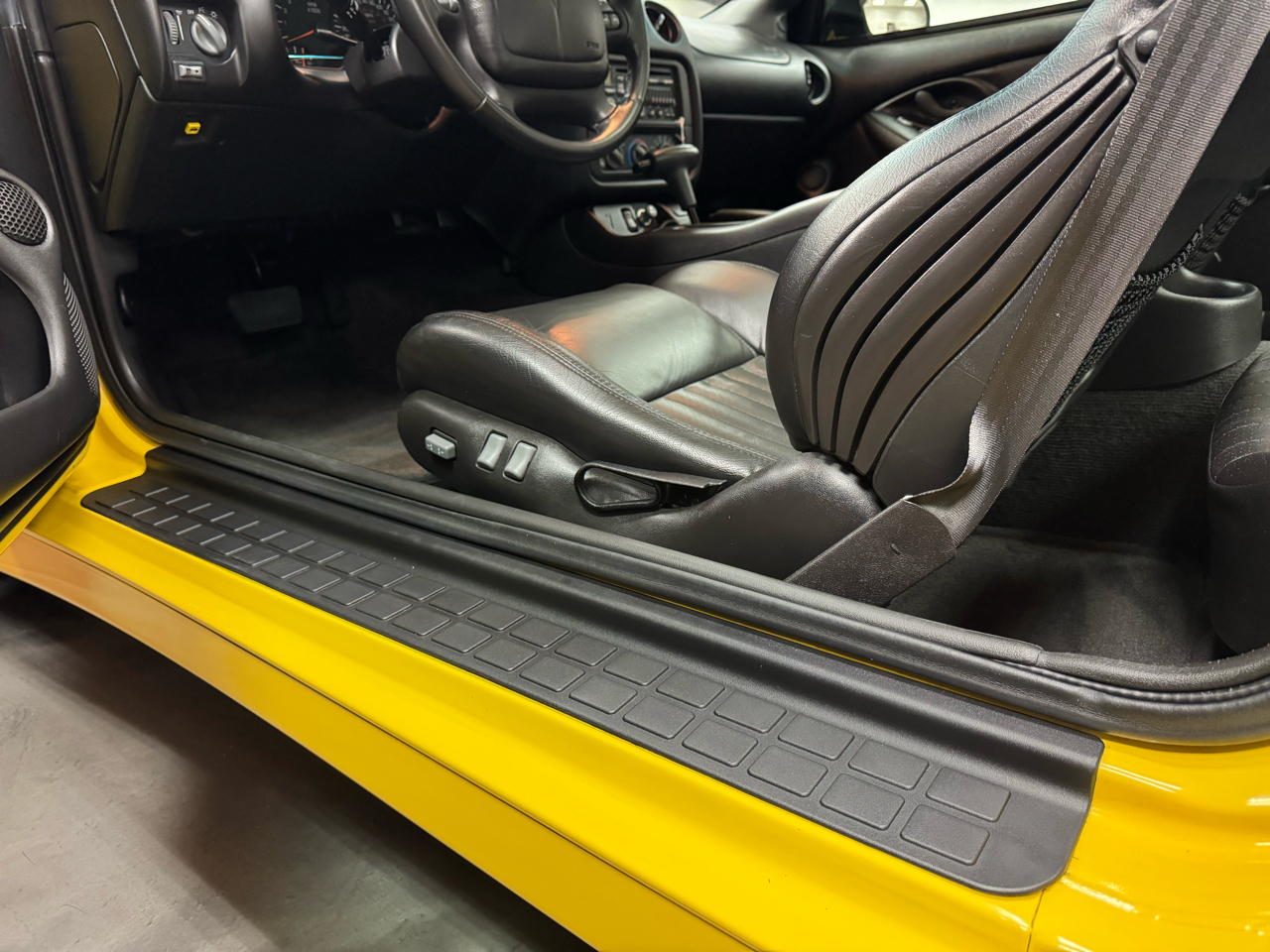 Pontiac Firebird  2002