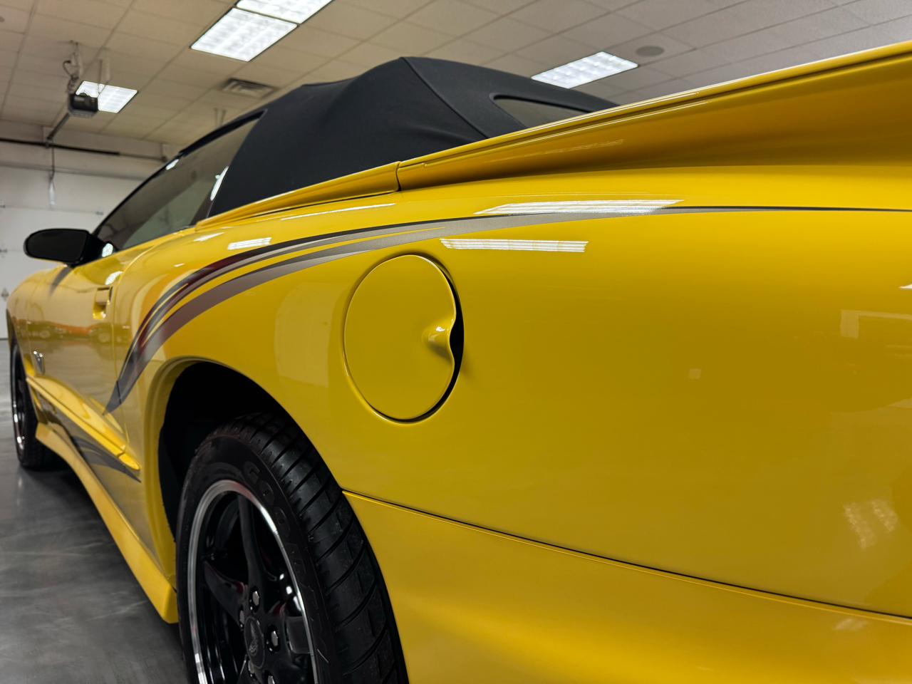 Pontiac Firebird Trans Am  2002