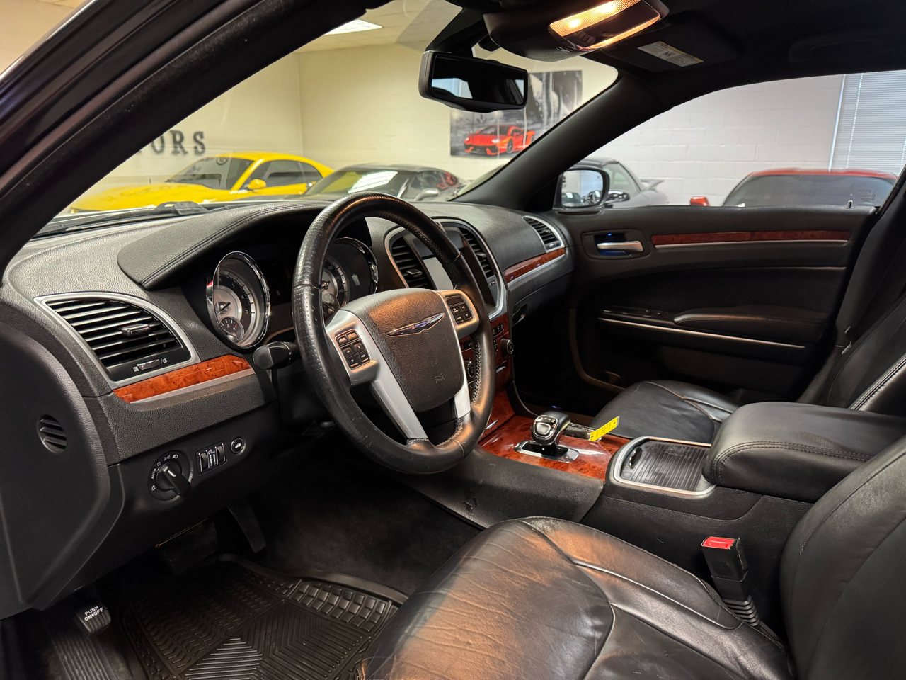 Chrysler 300 4dr Sdn RWD 2014