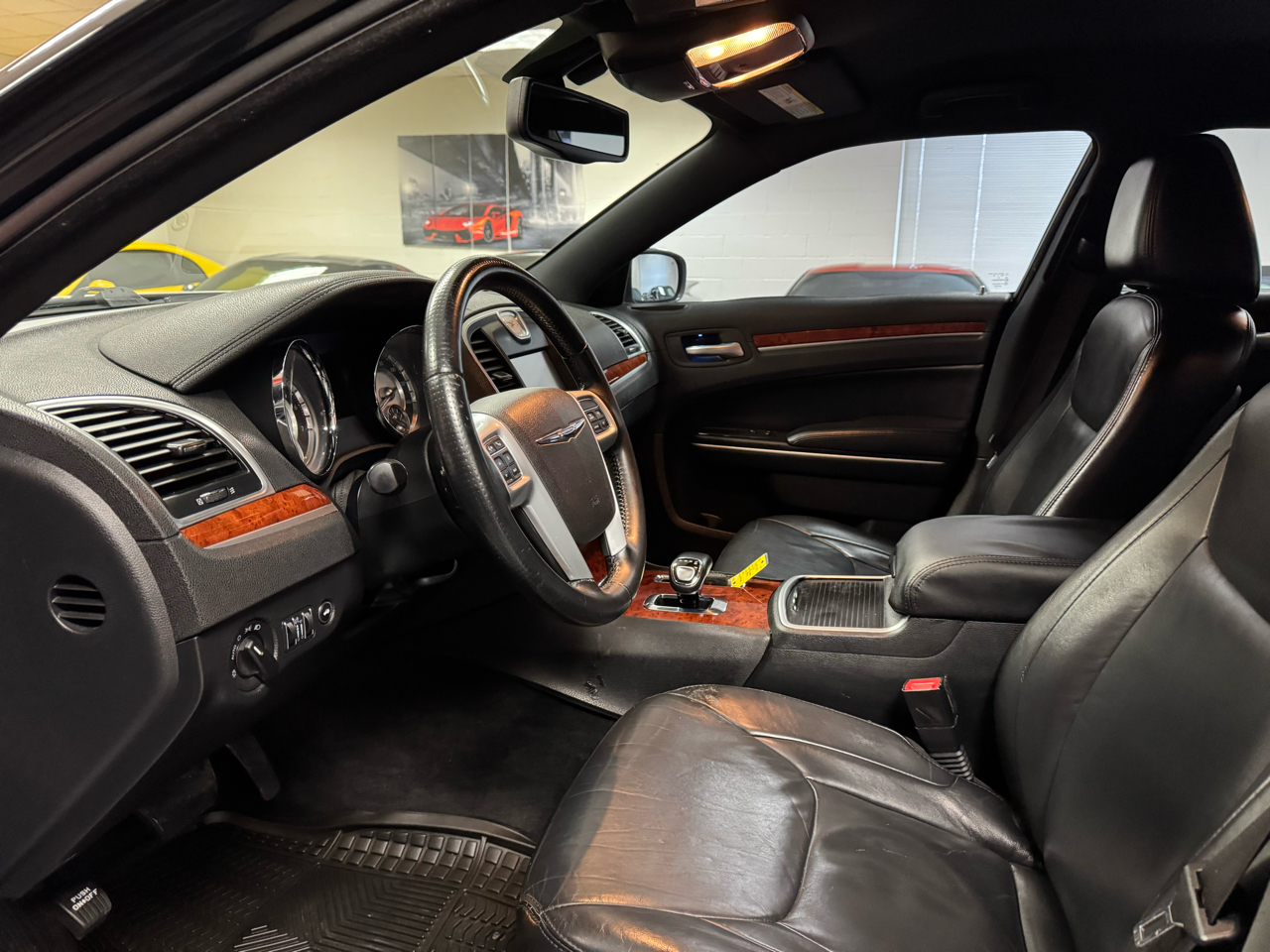 Chrysler 300 4dr Sdn RWD 2014