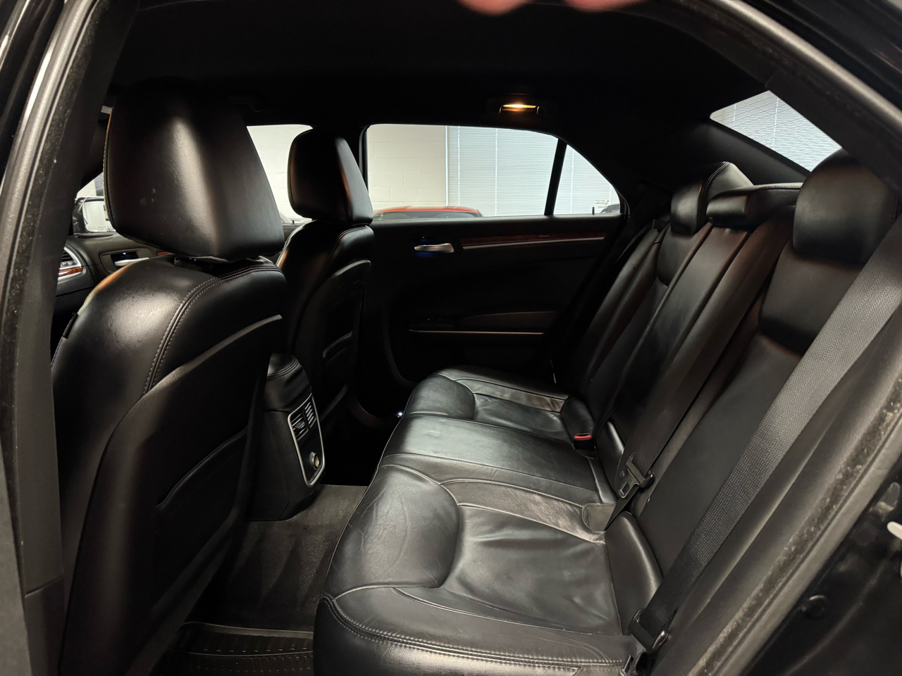 Chrysler 300 4dr Sdn RWD 2014