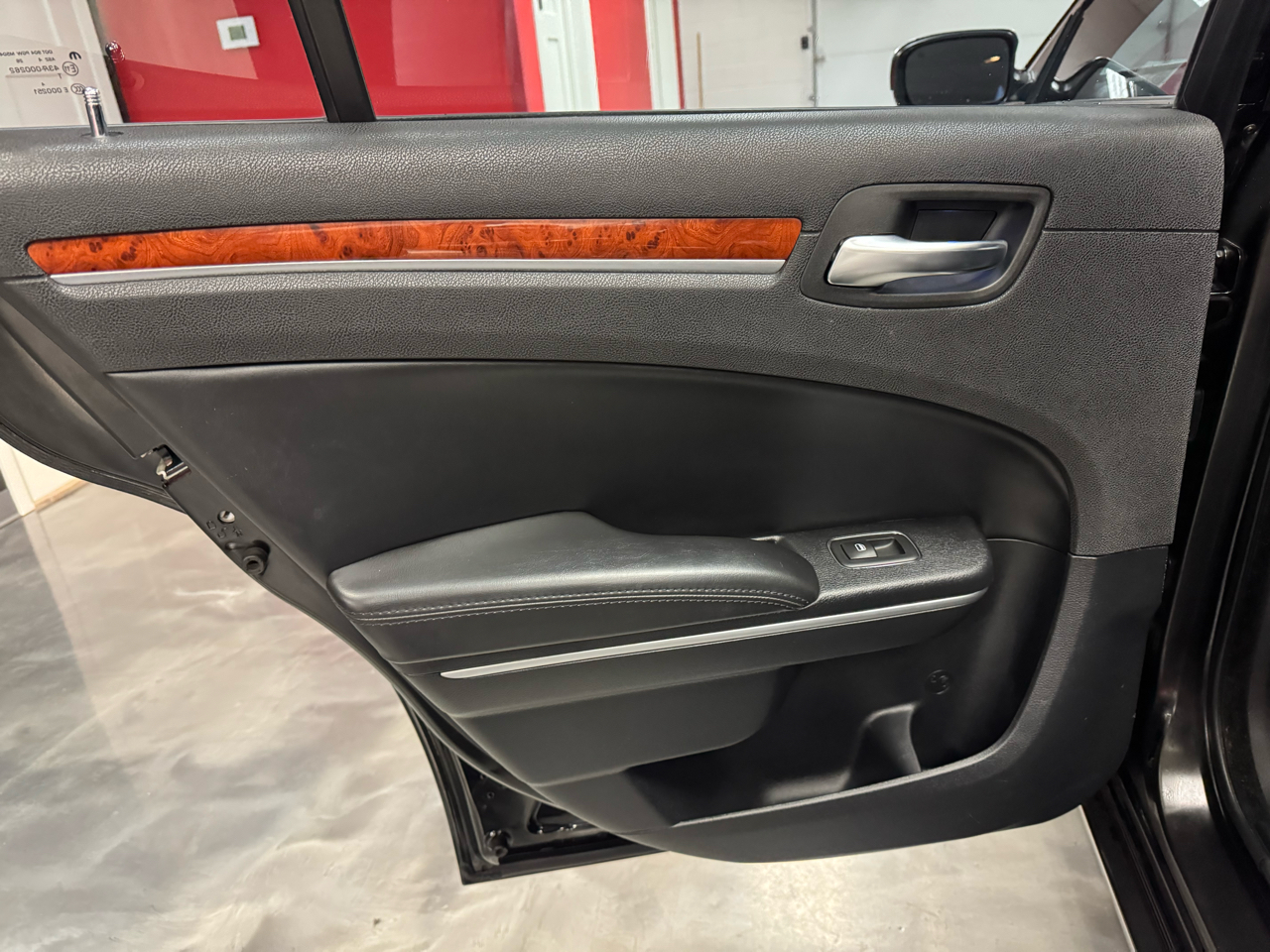 Chrysler 300 4dr Sdn RWD 2014