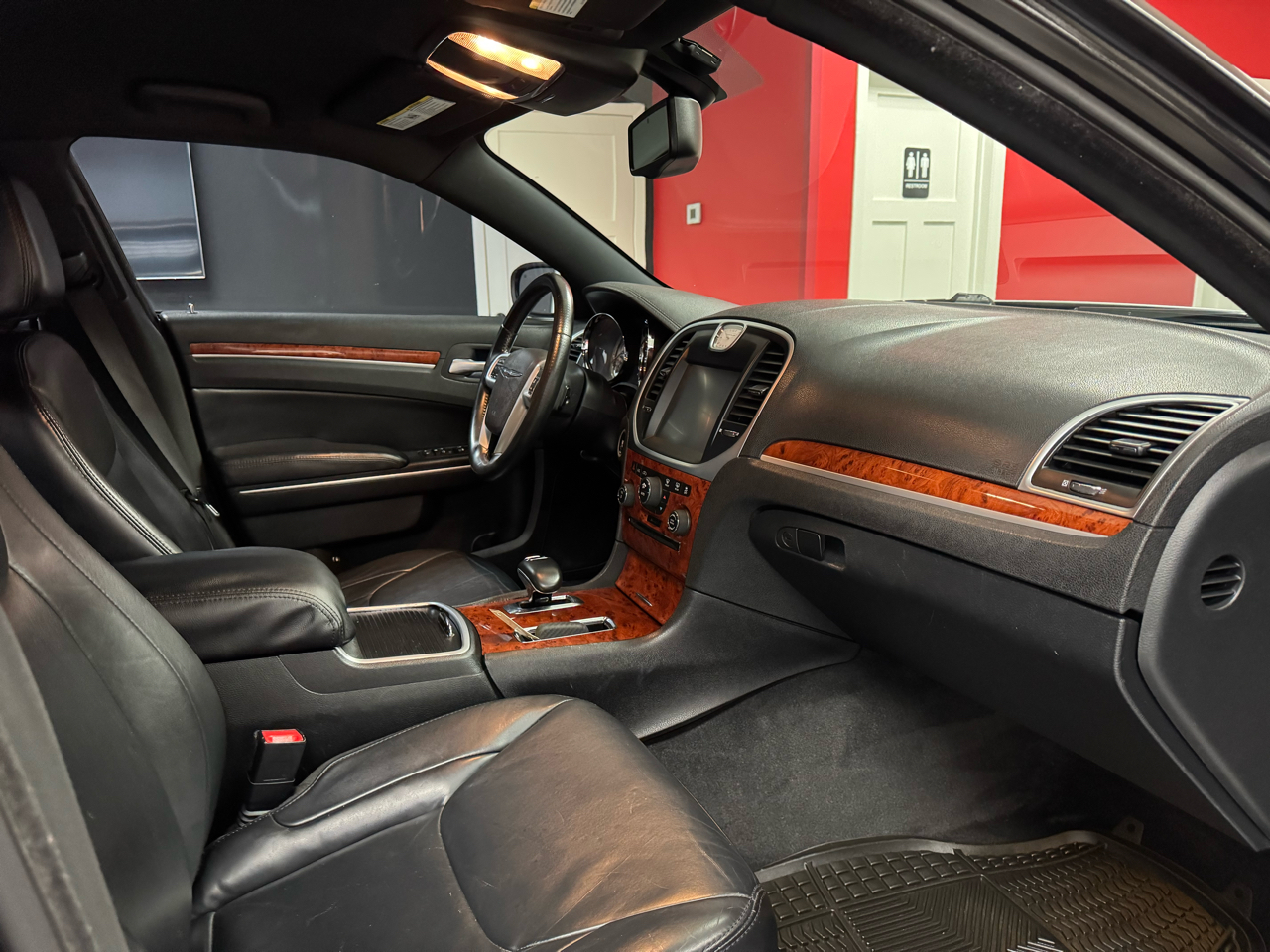 Chrysler 300 4dr Sdn RWD 2014