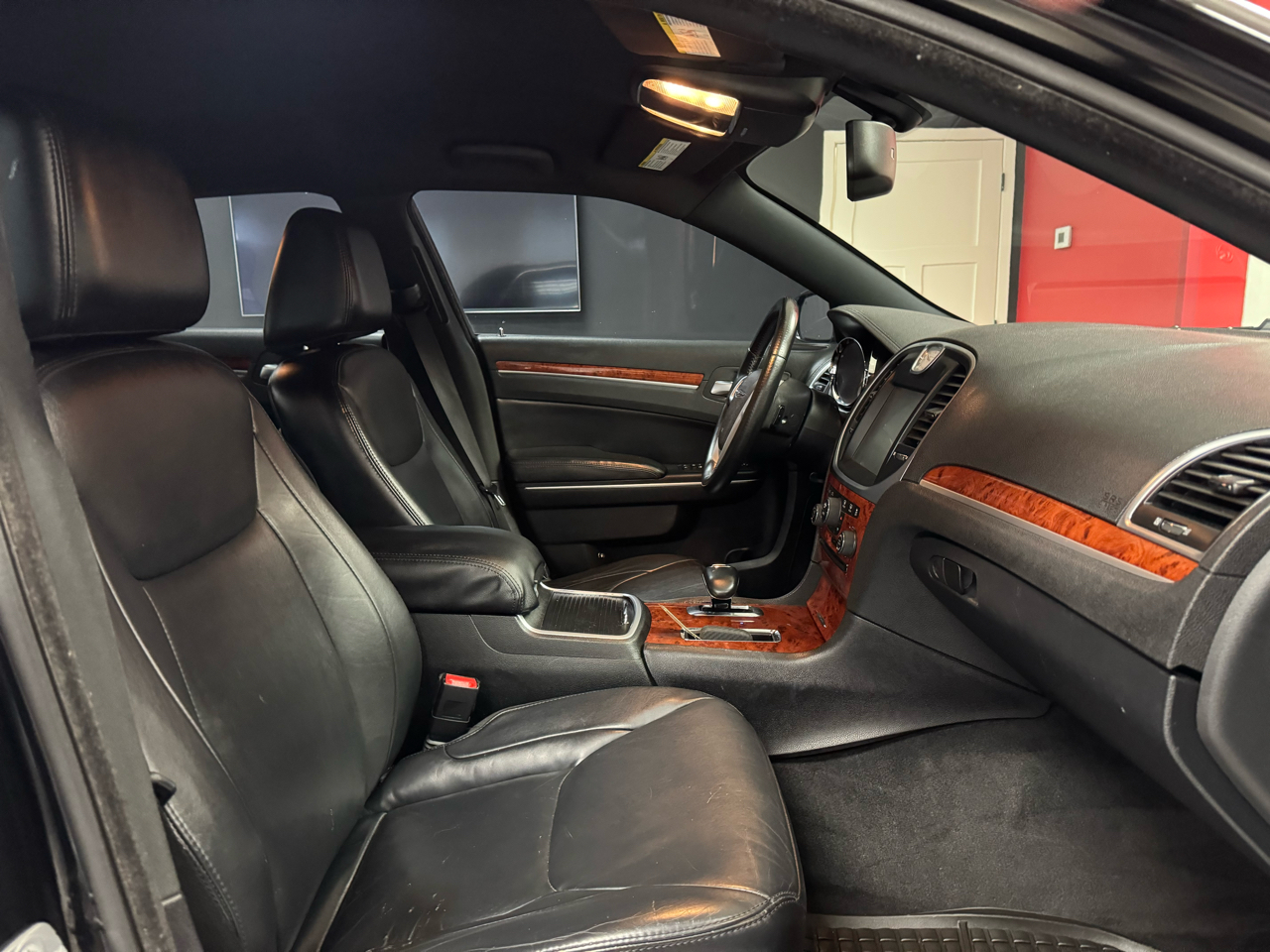 Chrysler 300 4dr Sdn RWD 2014