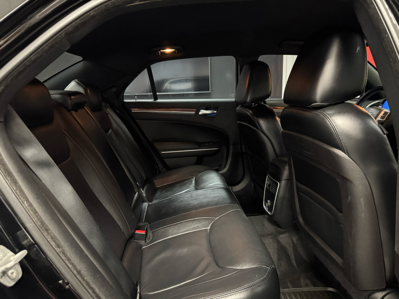 Chrysler 300 4dr Sdn RWD 2014