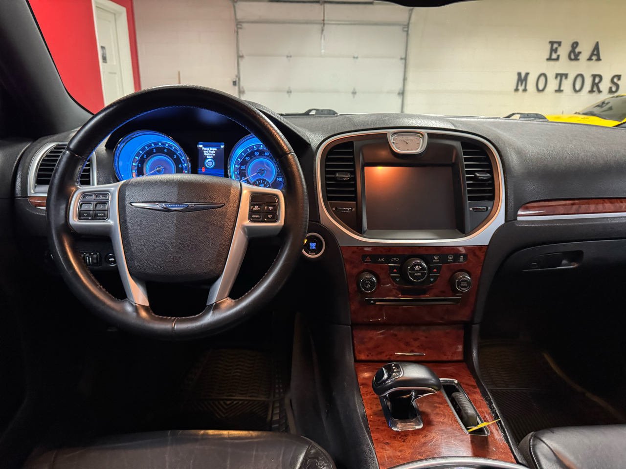 Chrysler 300 4dr Sdn RWD 2014