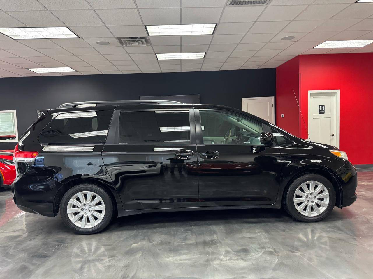 Toyota Sienna  2013