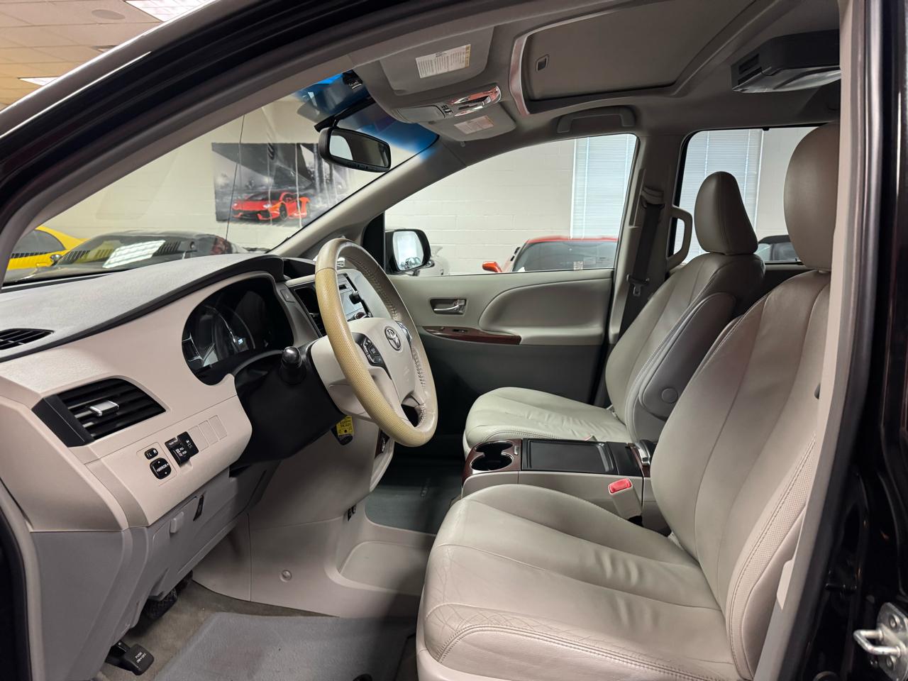 Toyota Sienna  2013