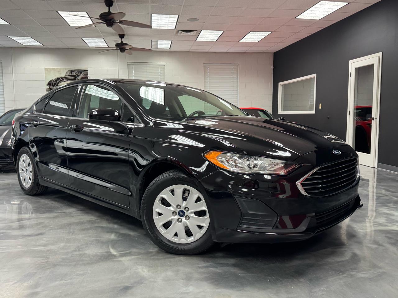 Ford Fusion S FWD 2019