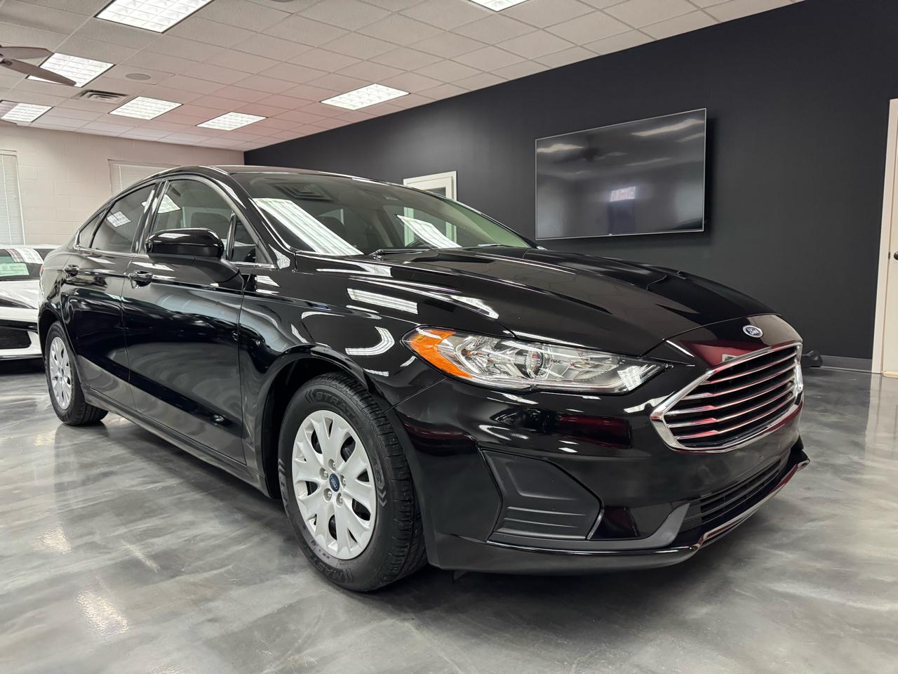 Ford Fusion S FWD 2019