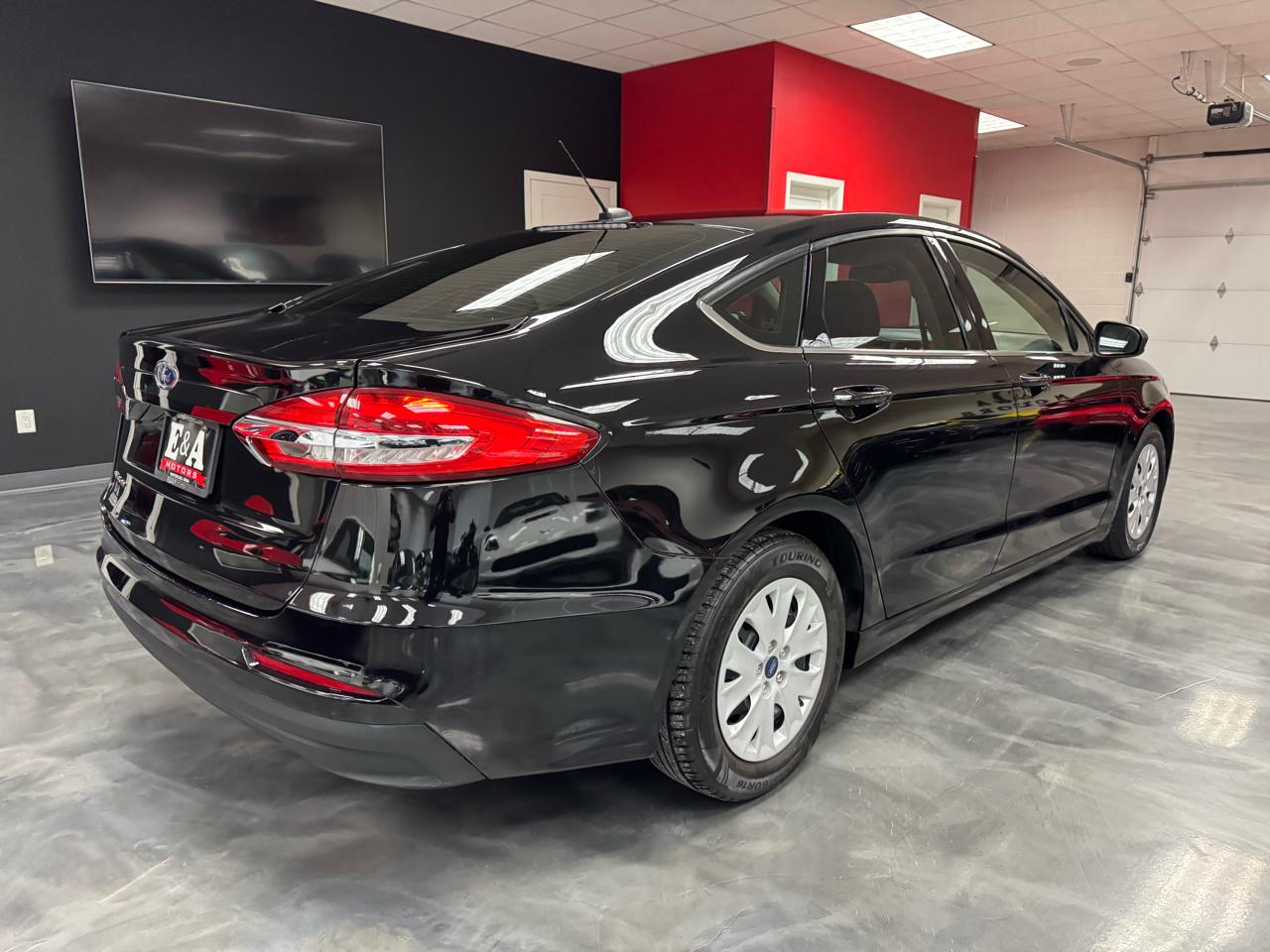 Ford Fusion S FWD 2019