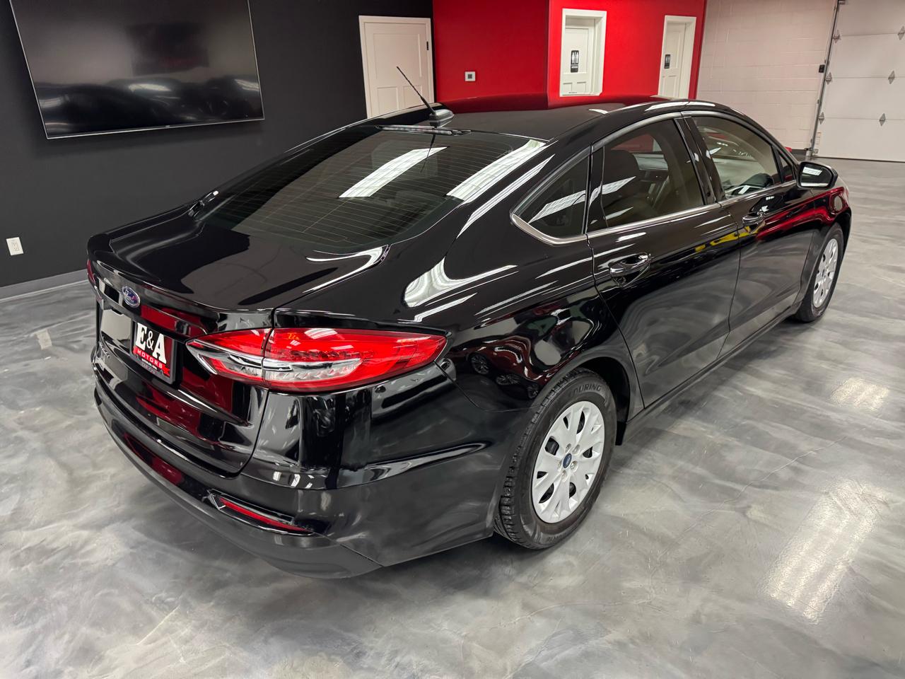 Ford Fusion S FWD 2019