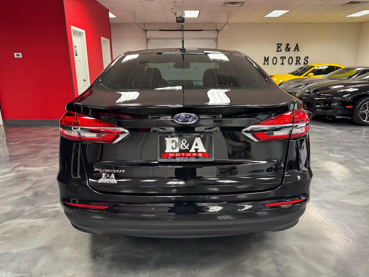Ford Fusion S FWD 2019