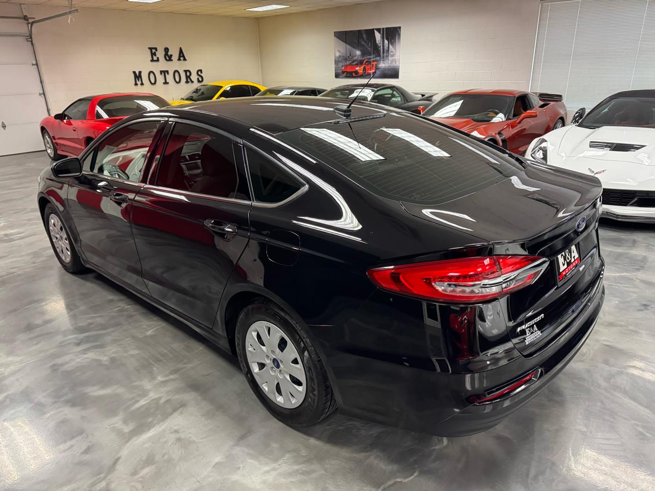 Ford Fusion S FWD 2019