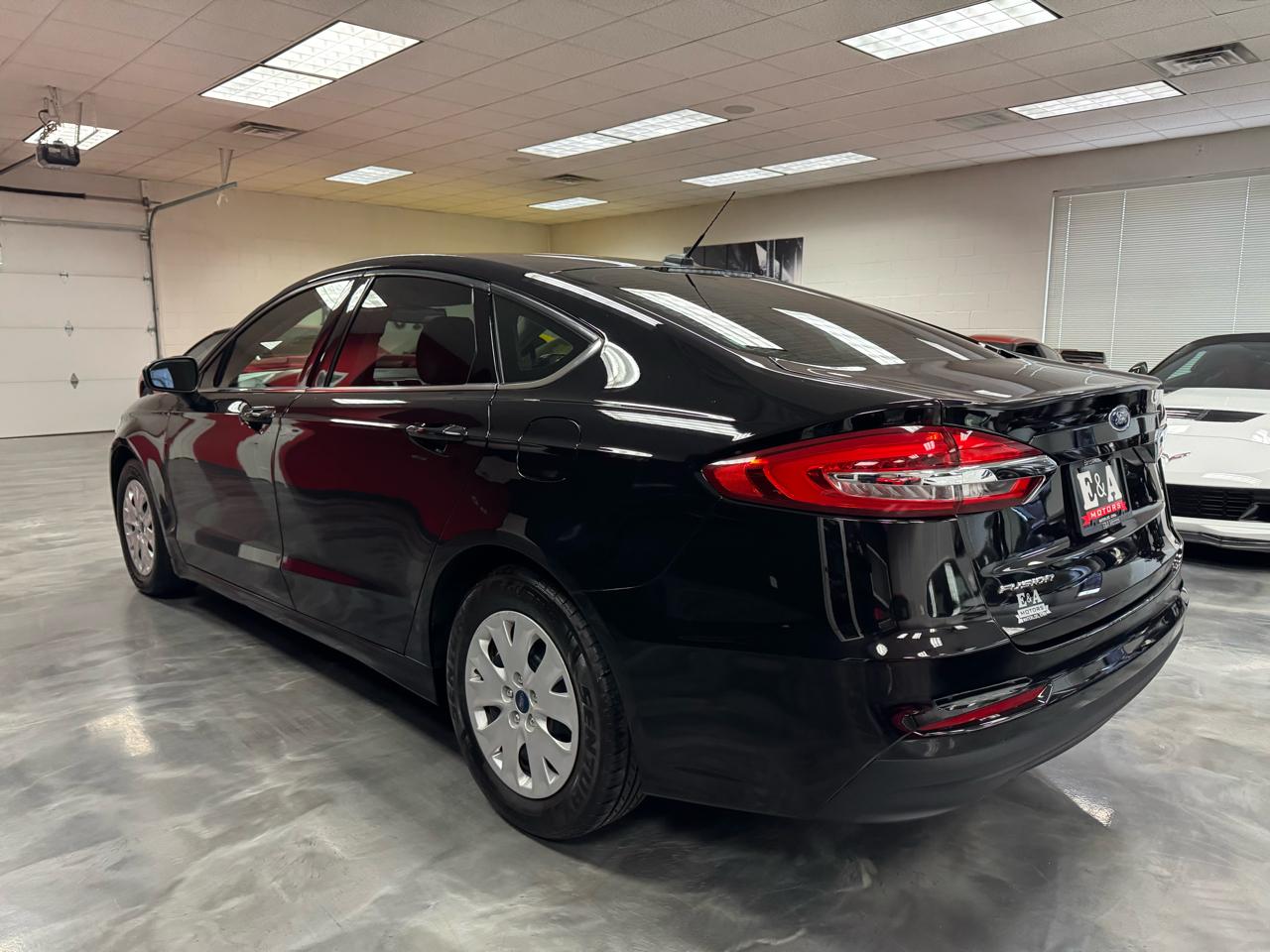 Ford Fusion S FWD 2019
