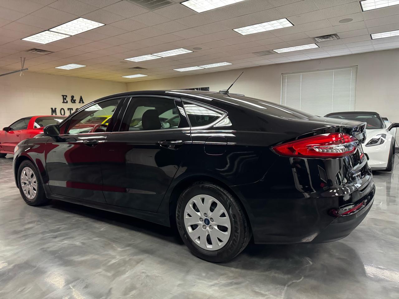 Ford Fusion S FWD 2019