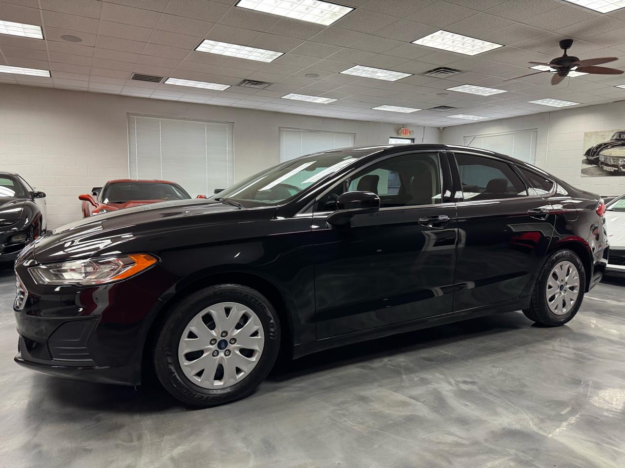 Ford Fusion S FWD 2019